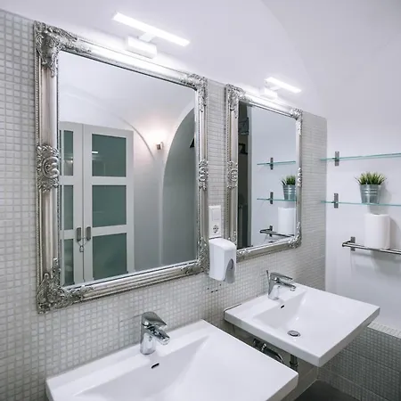 4 * Maribor